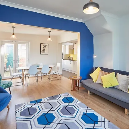 Host & - Artist House